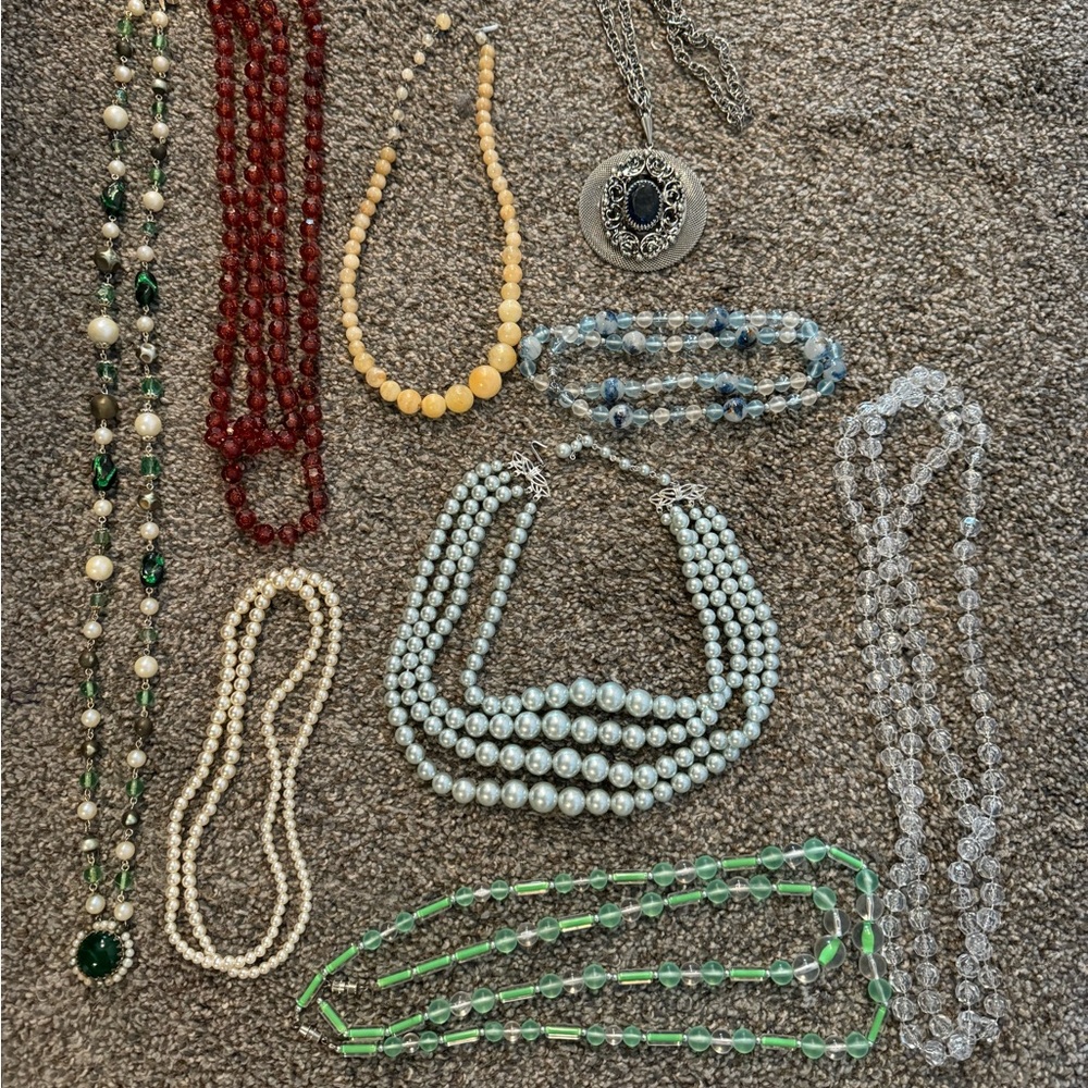Vintage jewelry lot !!